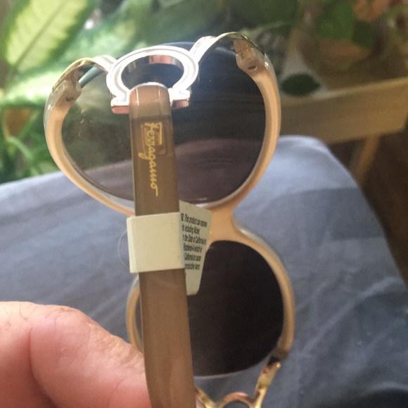 Salvatore Ferragamo SF600s Grey Oval Oversized Sunglasses w/ Gradient Lenses NWT - Picture 7 of 10